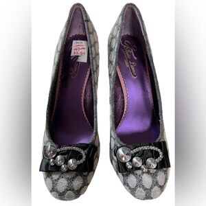 Poetic License Charm School Gray London fabric Wedge Pumps 7.5